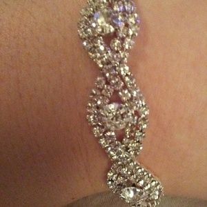 Very pretty brand new bracelet